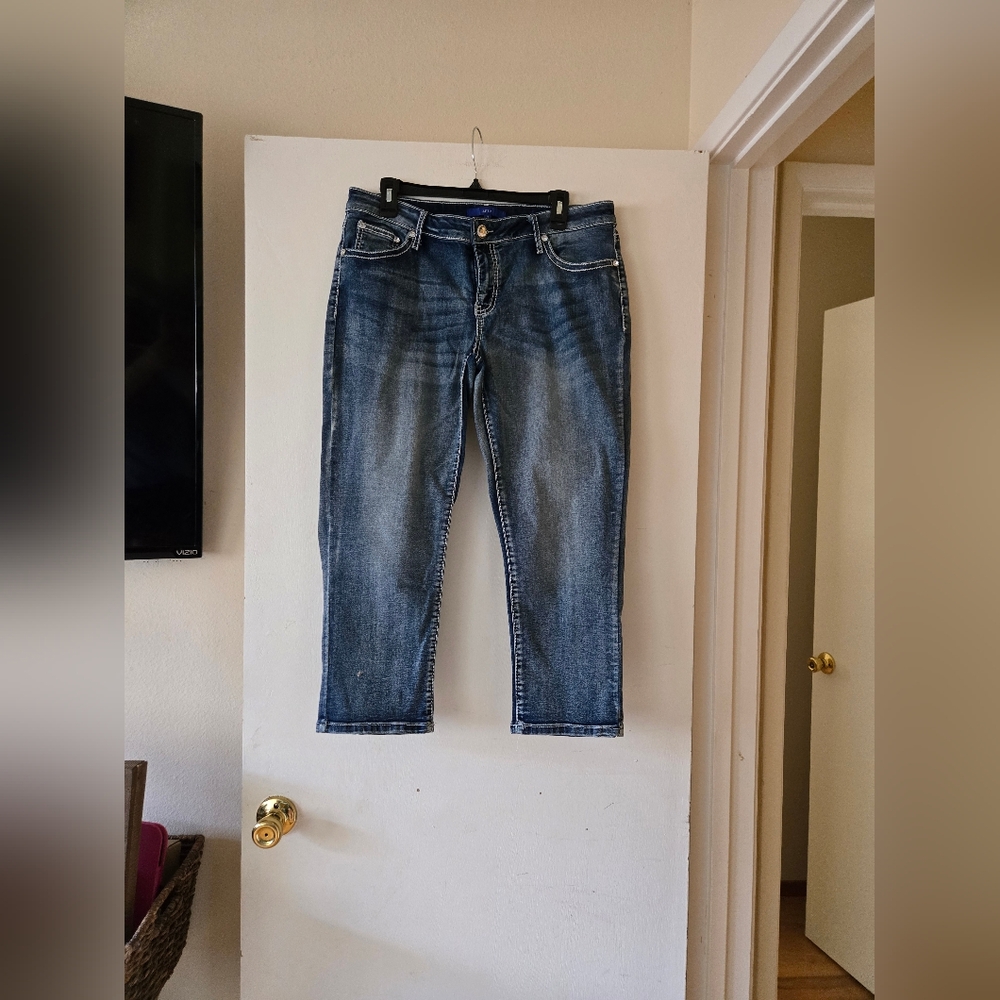Apt. 9 Women's Blue Capri Jeans With Embellishments